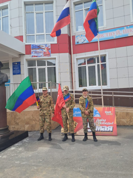 ШКОЛЬНЫЙ ПАРАД ПОБЕДЫ.